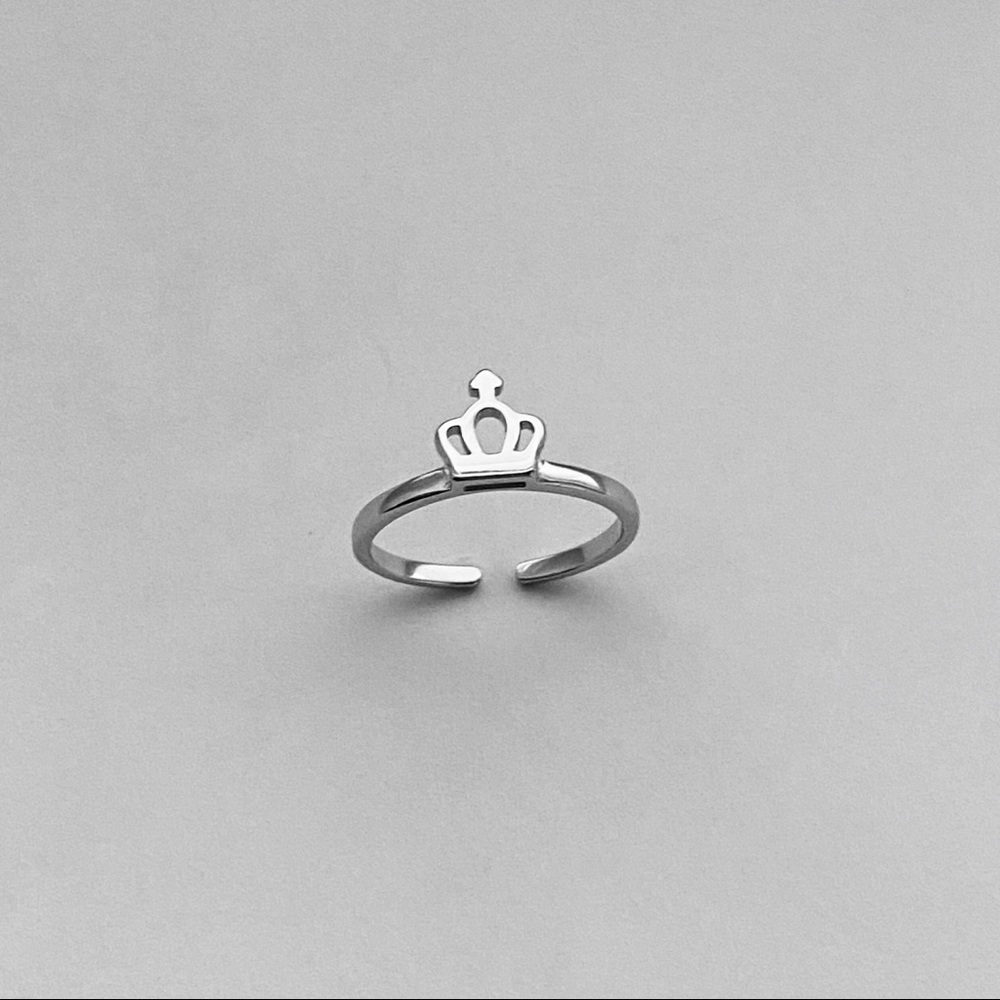 Sterling Silver Tiny Crown Toe Ring, Silver Ring - image 2